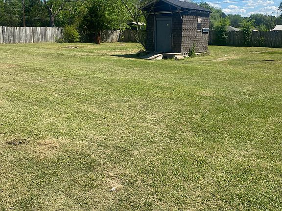 5th image of 313 Renee St