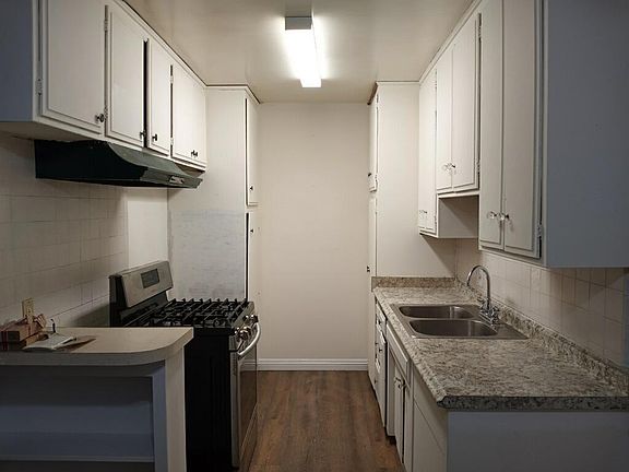 5th image of 14811 Roscoe Blvd #8