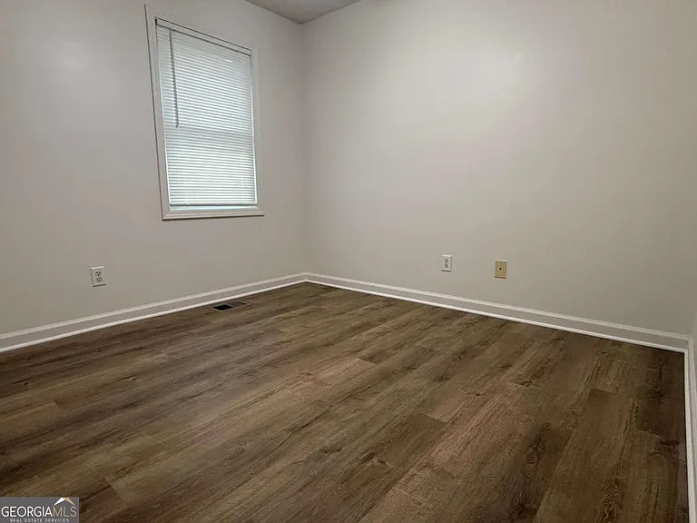 160 2nd St #2 — Photo 40