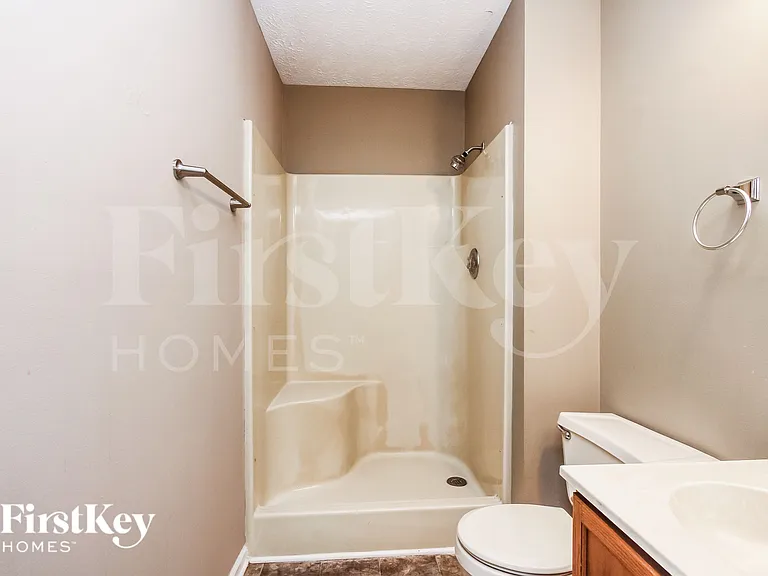 1433 Hunters Ln — Photo 10