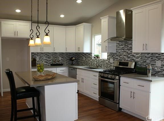 4th image of 7408 Lasaine Ave