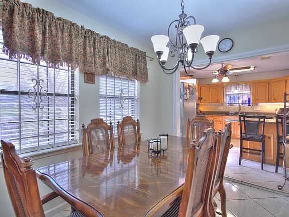 3rd image of 5222 Castlecreek Ln