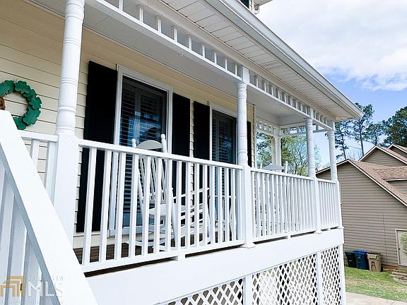 4th image of 4103 Tanbark Dr NE