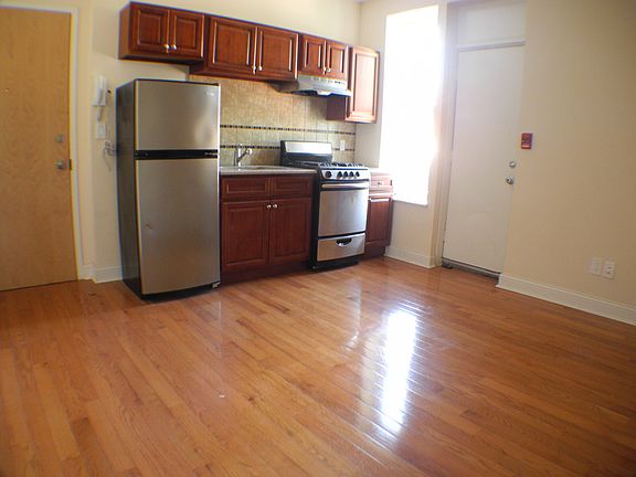 4th image of 3017 W Girard Ave #2R