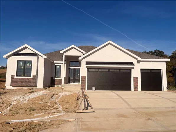 13686 Lookout Cir, Parkville, MO 64152