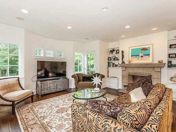 Family Room w Gas-log Fireplace Built-in Shelves