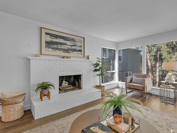3rd image of 3584 Crestmoor Dr