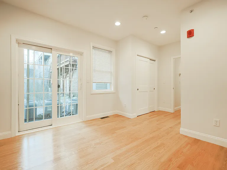 375 Dorchester St #1 — Photo 10