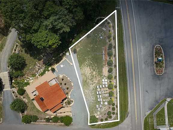 4th image of 18 John Irwin Road