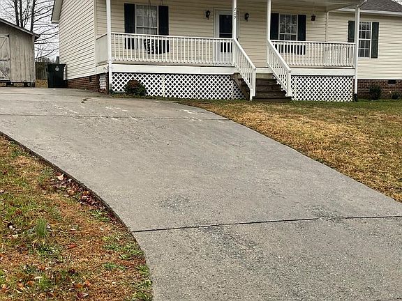 2nd image of 209 Larkspur Ln