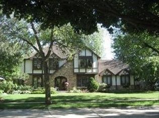 1718 Maple Ln, Wheaton, IL 60187