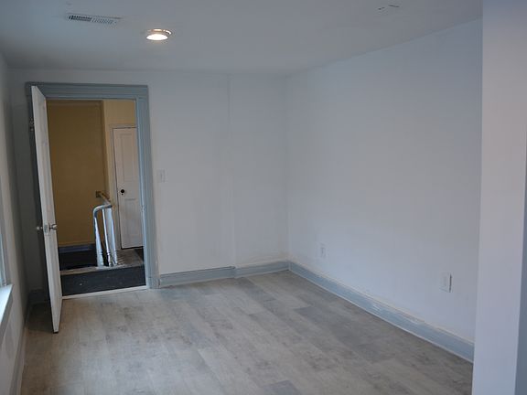 4th image of 711 Roberts St