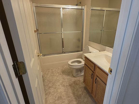 4th image of 905 A St #9