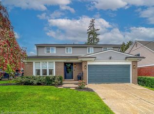 3907 Parkway Dr, Royal Oak, MI 48073