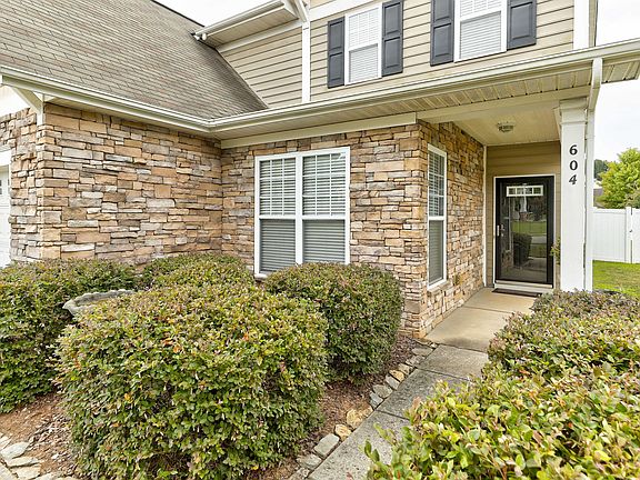 3rd image of 604 Goldflower Dr