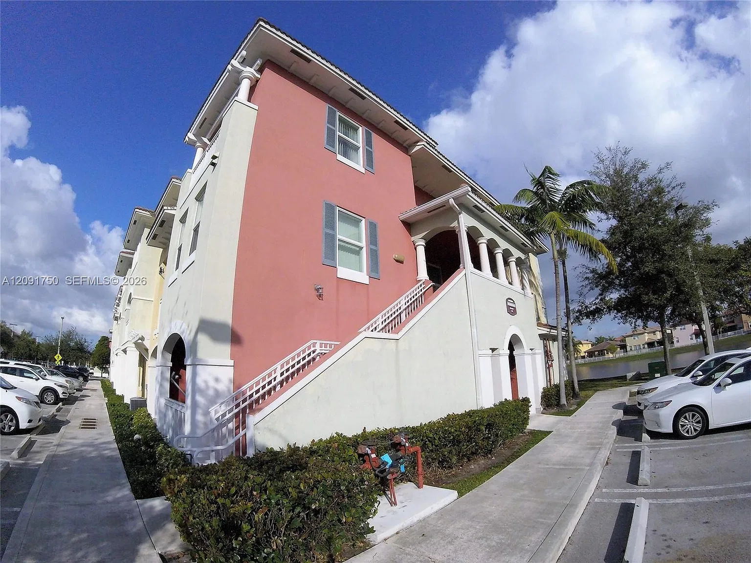 2 bed, 2.5 bath, 1260 sqft, $2,550 — Photo 2