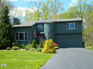 70 Fairlane Dr, Shelton, CT 06484