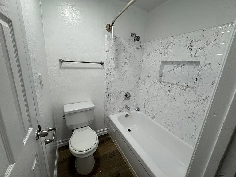 6736 Cleon Ave — Photo 34