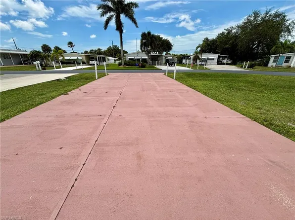 27341 Valois DR, BONITA SPRINGS, FL 34135
