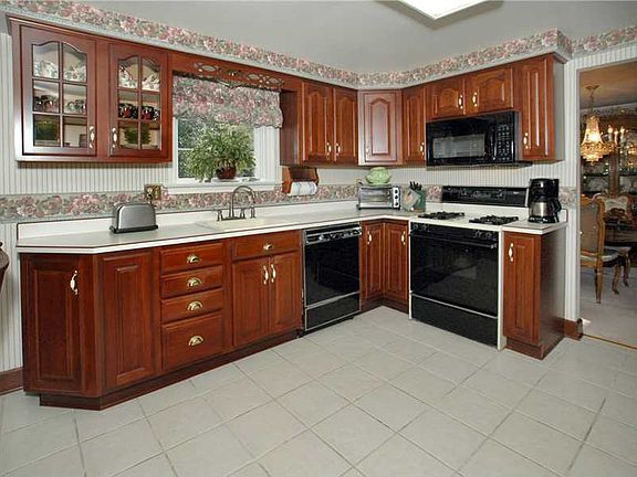 2nd image of 3704 Gleneagle Dr