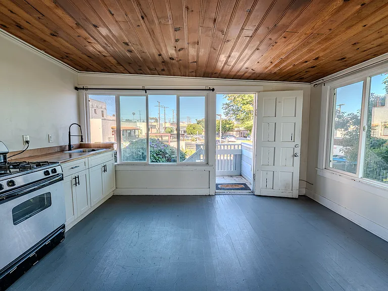 34 S Santa Rosa St #B — Photo 7