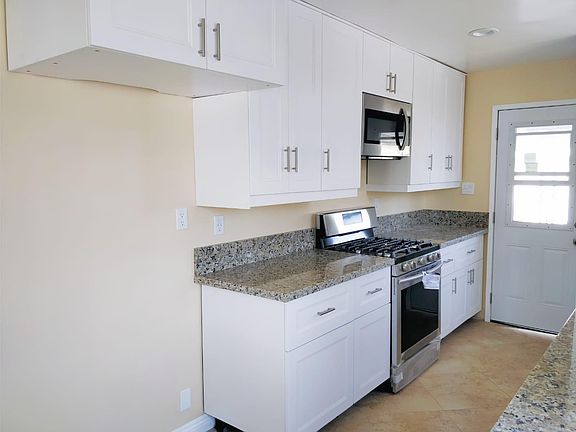 4th image of 23648 Cabrillo Ave