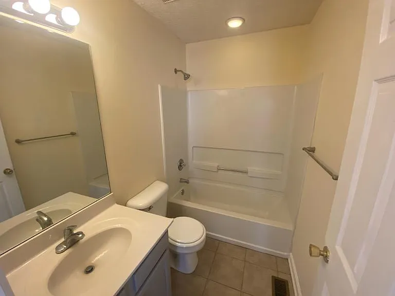 515 Dabney Dr — Photo 7