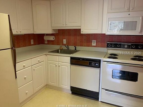 5th image of 300 Woodhaven Dr