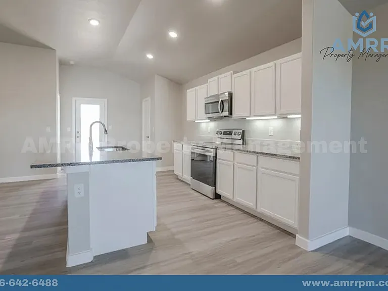 7216 East Cres #99-1/2 — Photo 8