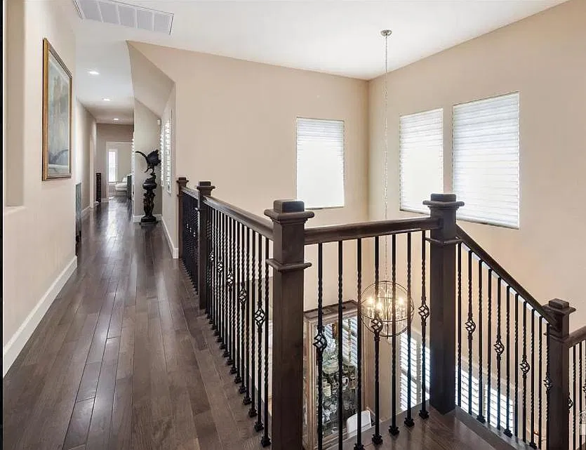 4 bed, 2351 sqft, $3,600 — Photo 2