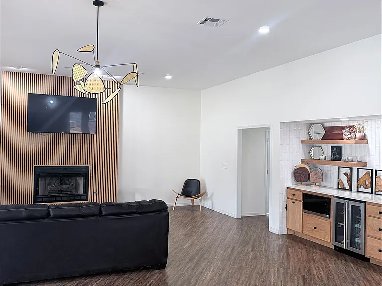 Chamberland Square Apartments — Photo 17