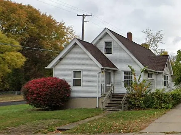 426 Stratford Rd photo 1