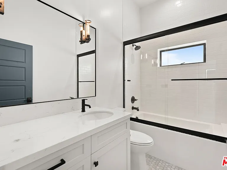 1249 S Plymouth Blvd — Photo 10