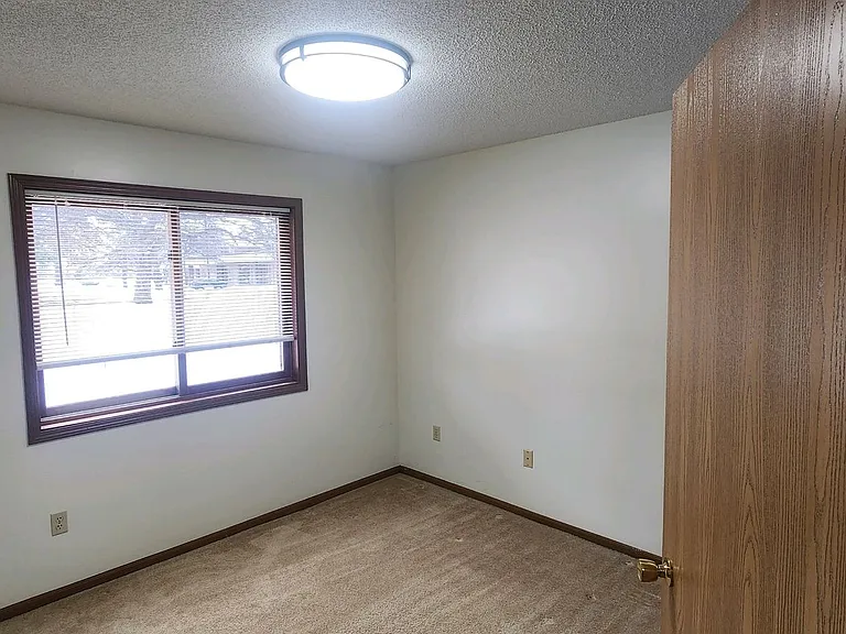 36 Plex - Village Green Apartments — Photo 7