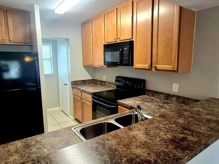2934 Plaza Terrace Dr — Photo 7