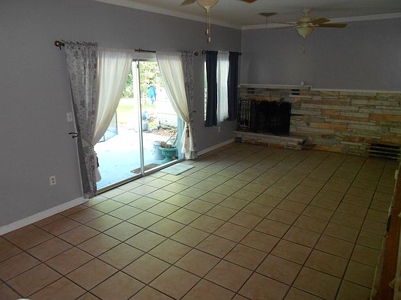 3rd image of 1016 NE 42nd Ter