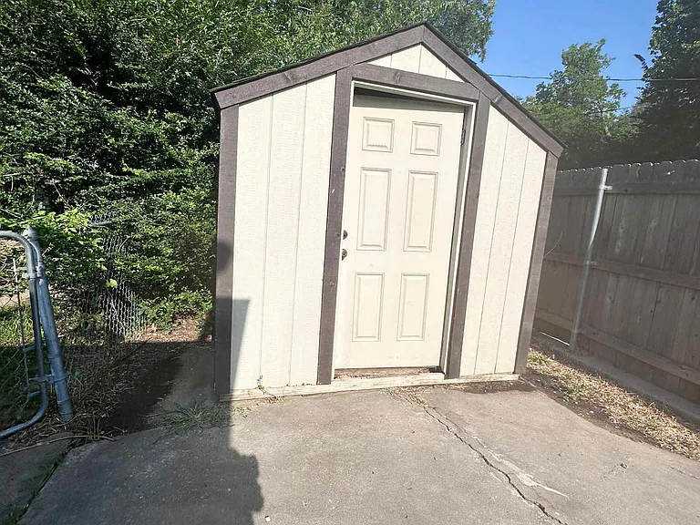 4605 N Hammond Ave — Photo 22