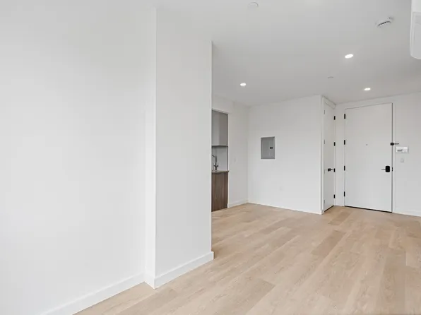 172-02 Hillside Avenue image 5 of 13