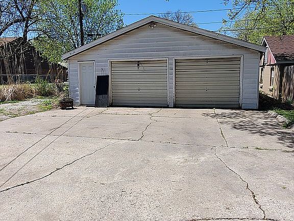 5th image of 612 S Central Ave