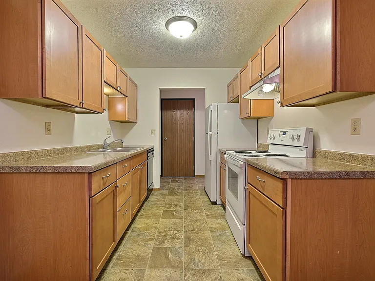 Fargo, ND Village West Apartments | Kitchen