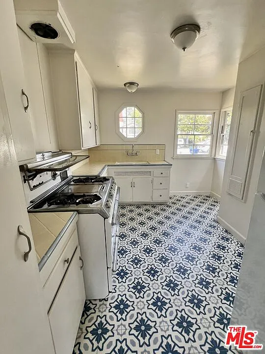 3 bed, 1.0 bath, 1115 sqft, $5,850 — Photo 4