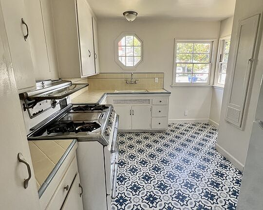 4th image of 8345 Loyola Blvd
