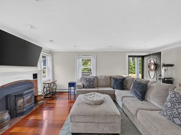 112 Spruce St, Middleboro, MA 02346