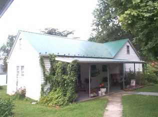 389 State Line Rd, Narrows, VA 24124