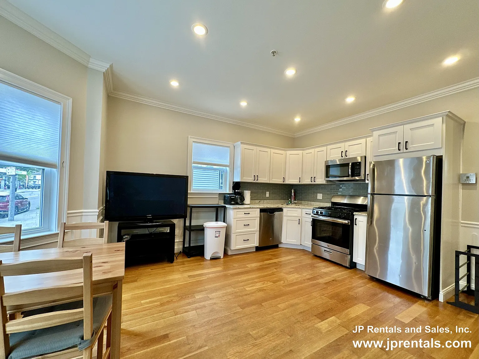 2 bed, 1.0 bath, 1000 sqft, $3,000 — Photo 3