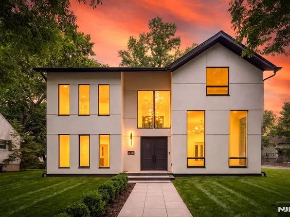 648 Falmouth Ave, Paramus, NJ 07652