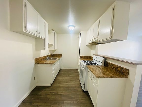 4th image of 316 E Hyde Park Blvd