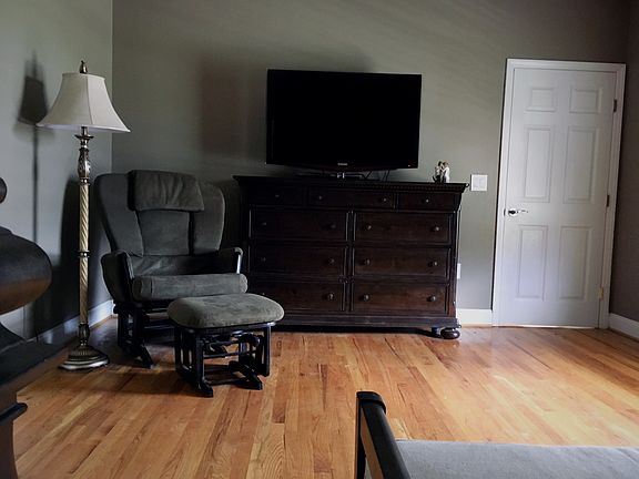 2nd image of 117 Club House Dr