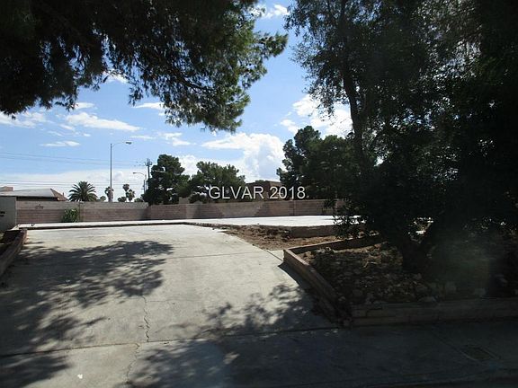 2nd image of 3688 Madrid St