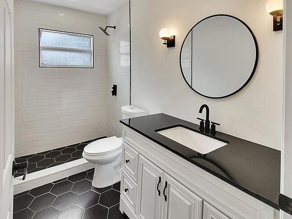 5th image of 1095 SW 2nd Ave